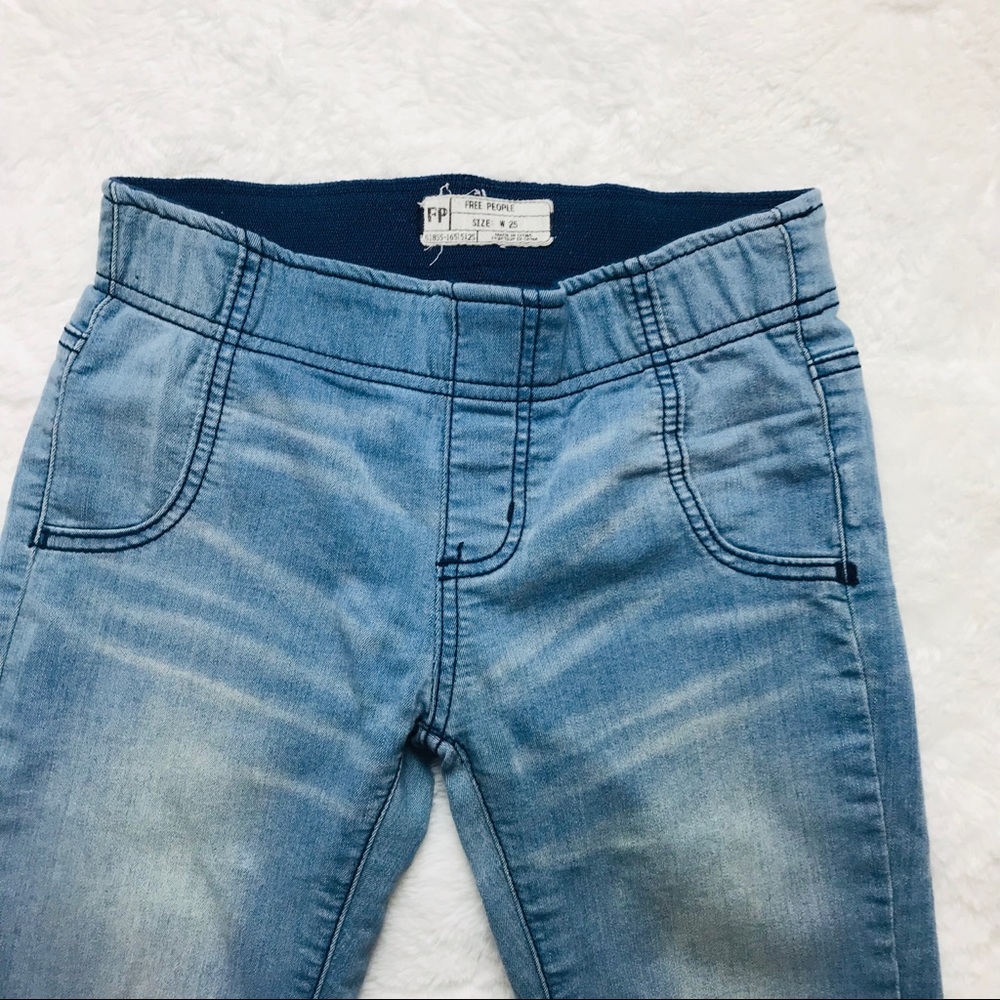 Free People light wash jeans - Picture 4 of 7